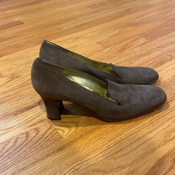 Bruno Magli brown suede pumps. Size 8 - Picture 2 of 5